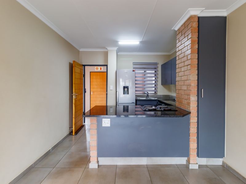 2 Bed 2 Bath Modern Unit on 2nd Floor - Photo 4