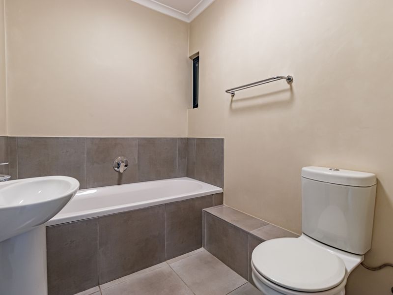 2 Bed 2 Bath Modern Unit on 2nd Floor - Photo 9