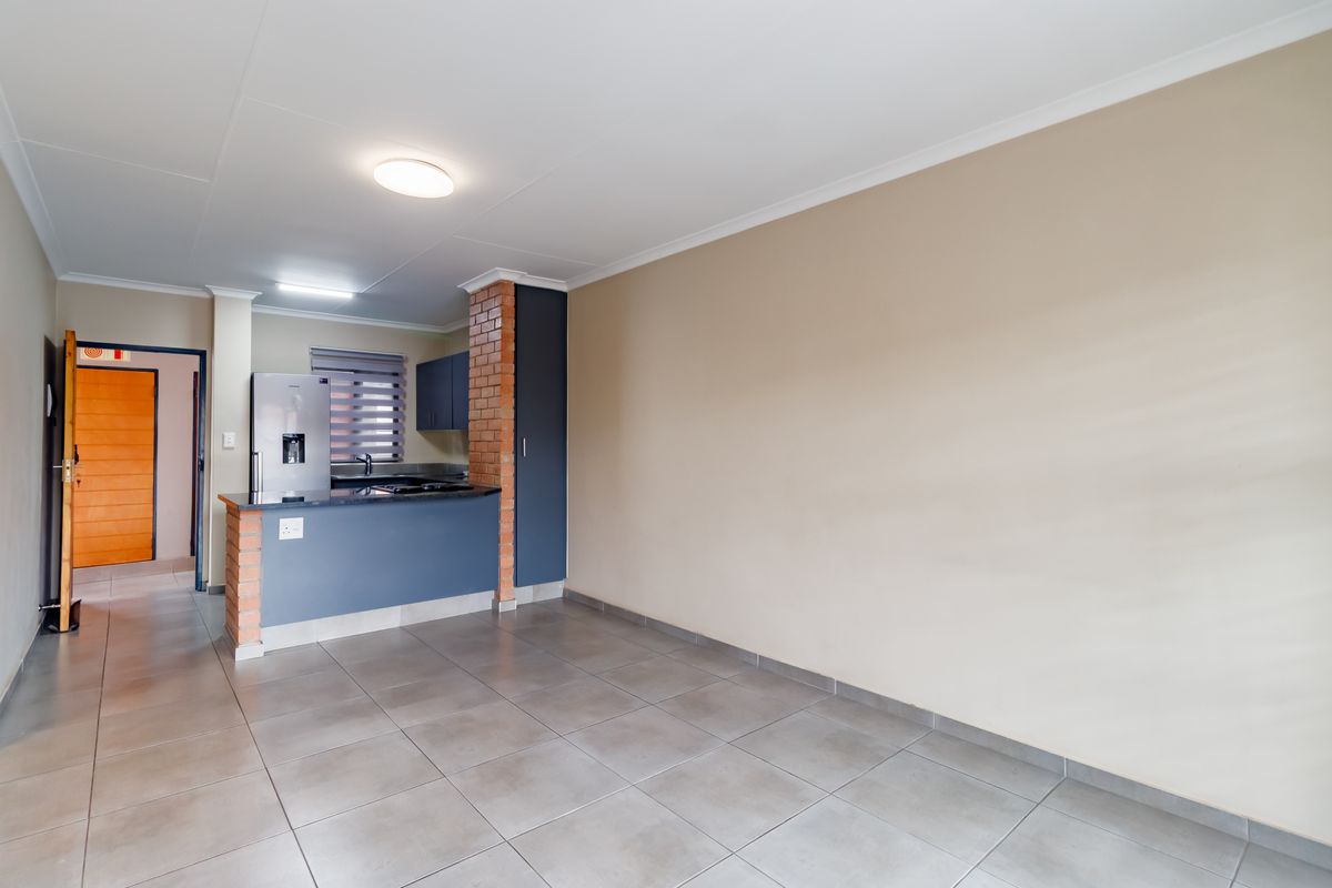 2 Bed 2 Bath Modern Unit on 2nd Floor - Photo 5