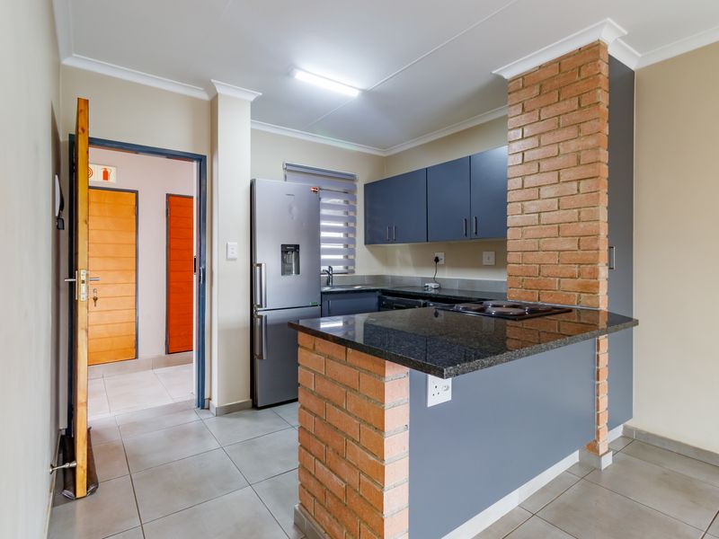 2 Bed 2 Bath Modern Unit on 2nd Floor - Photo 3