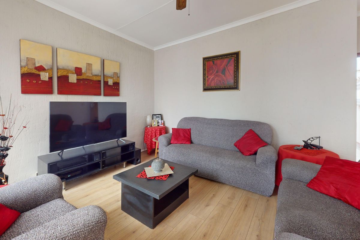 Neat 3-Bedroom Simplex in Secure Lentehof Complex – Pet Friendly! - Photo 3