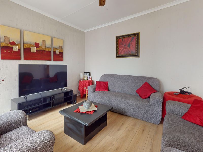 Neat 3-Bedroom Simplex in Secure Lentehof Complex – Pet Friendly! - Photo 3