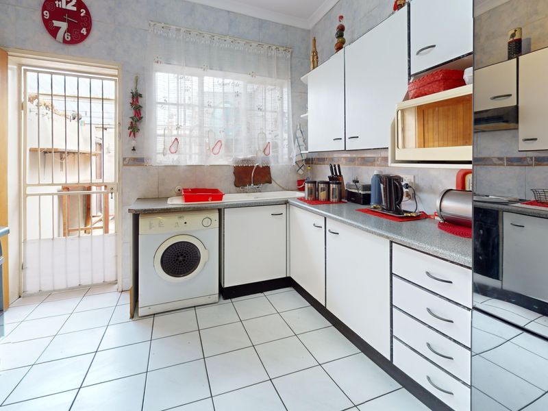 Neat 3-Bedroom Simplex in Secure Lentehof Complex – Pet Friendly! - Photo 10