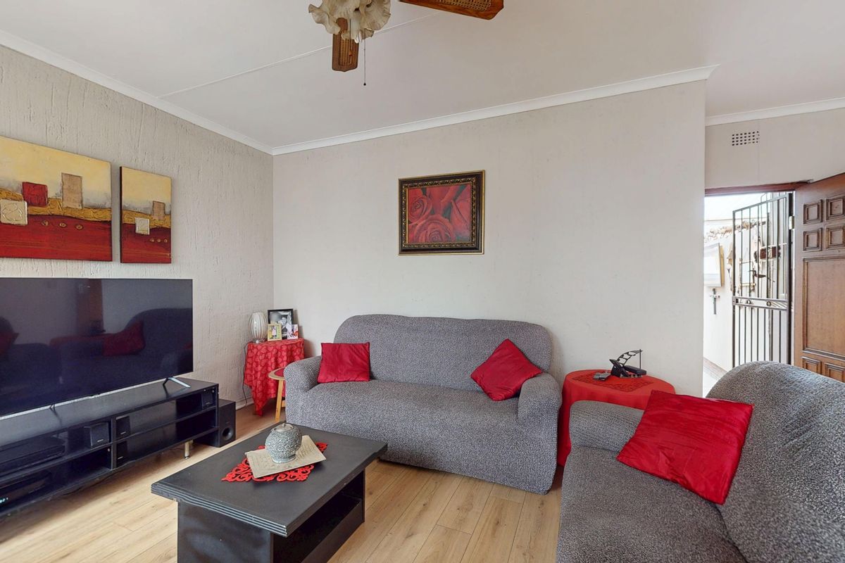 Neat 3-Bedroom Simplex in Secure Lentehof Complex – Pet Friendly! - Photo 2
