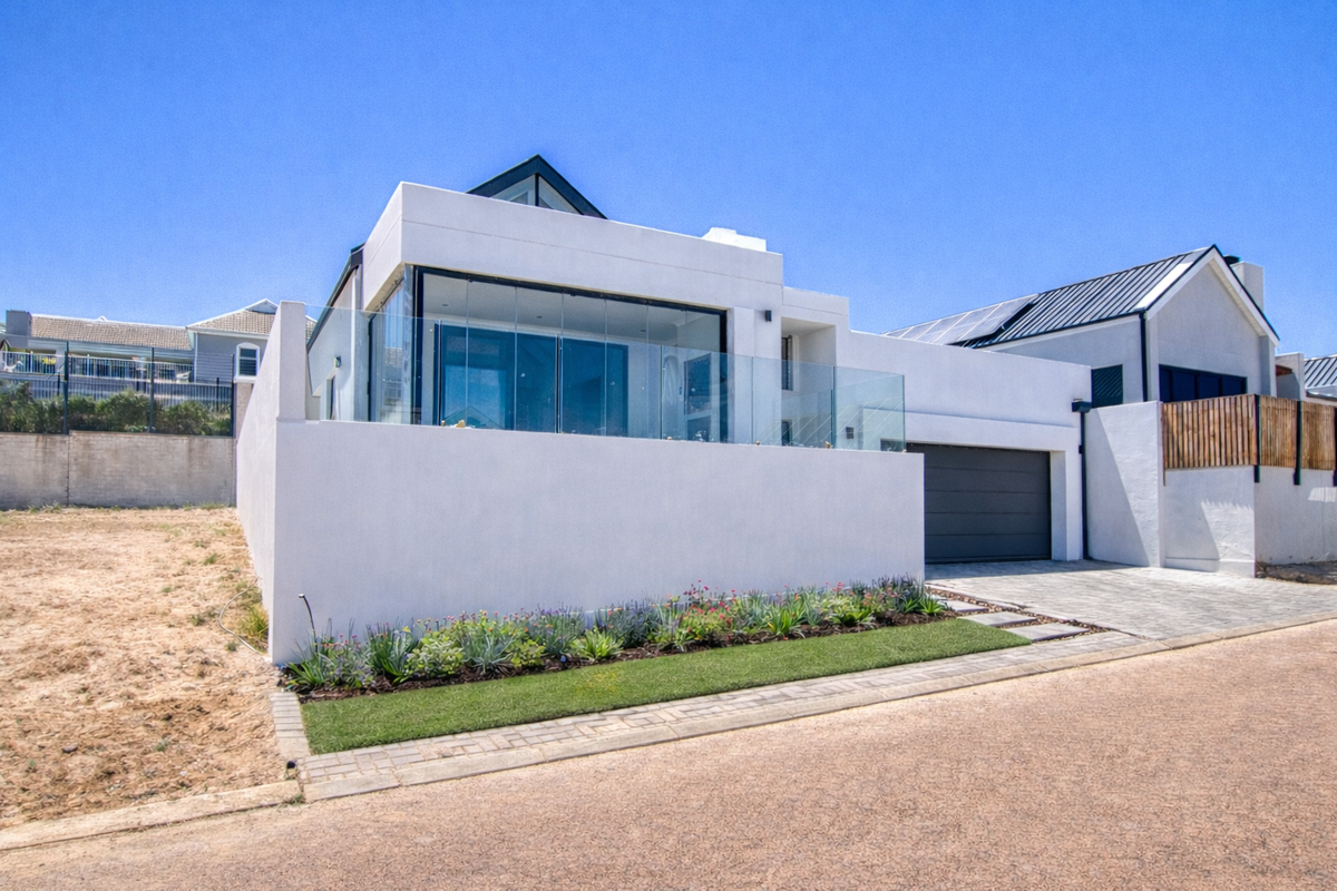 Modern New-Build in Mzuri Estate, Somerset West - Photo 3