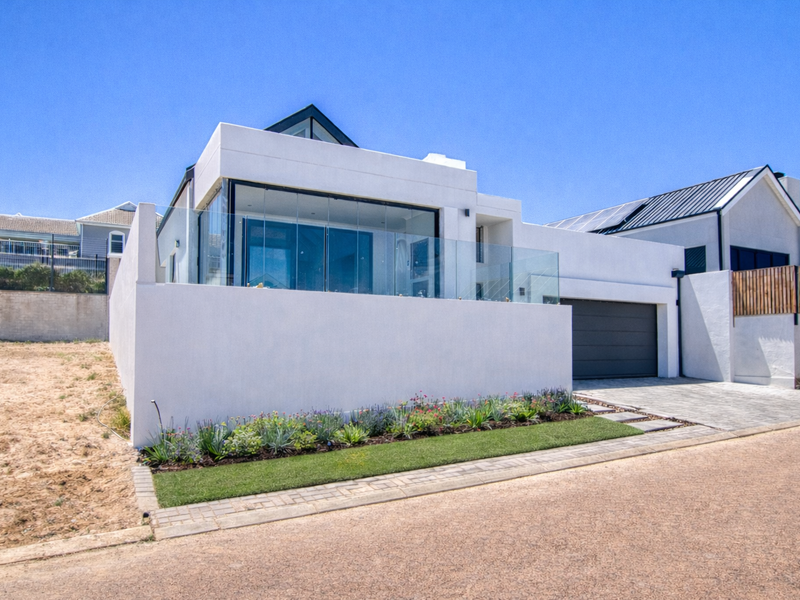 Modern New-Build in Mzuri Estate, Somerset West - Photo 3