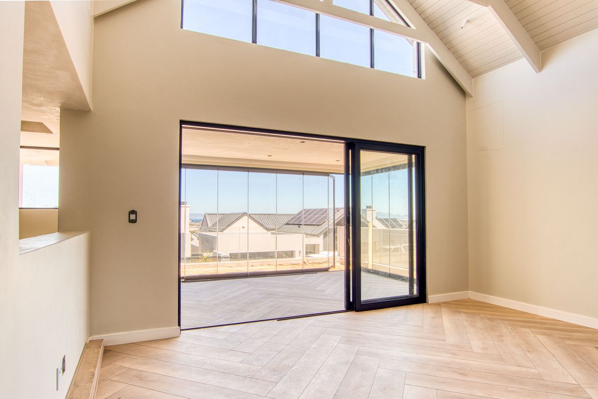 Modern New-Build in Mzuri Estate, Somerset West - Photo 5