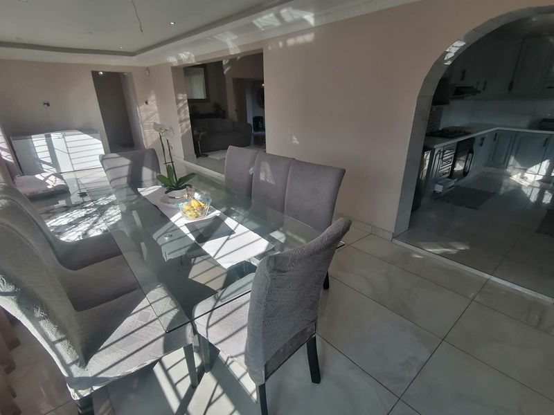 Exquisite Living Awaits You in Sarnia, Pinetown - Photo 7