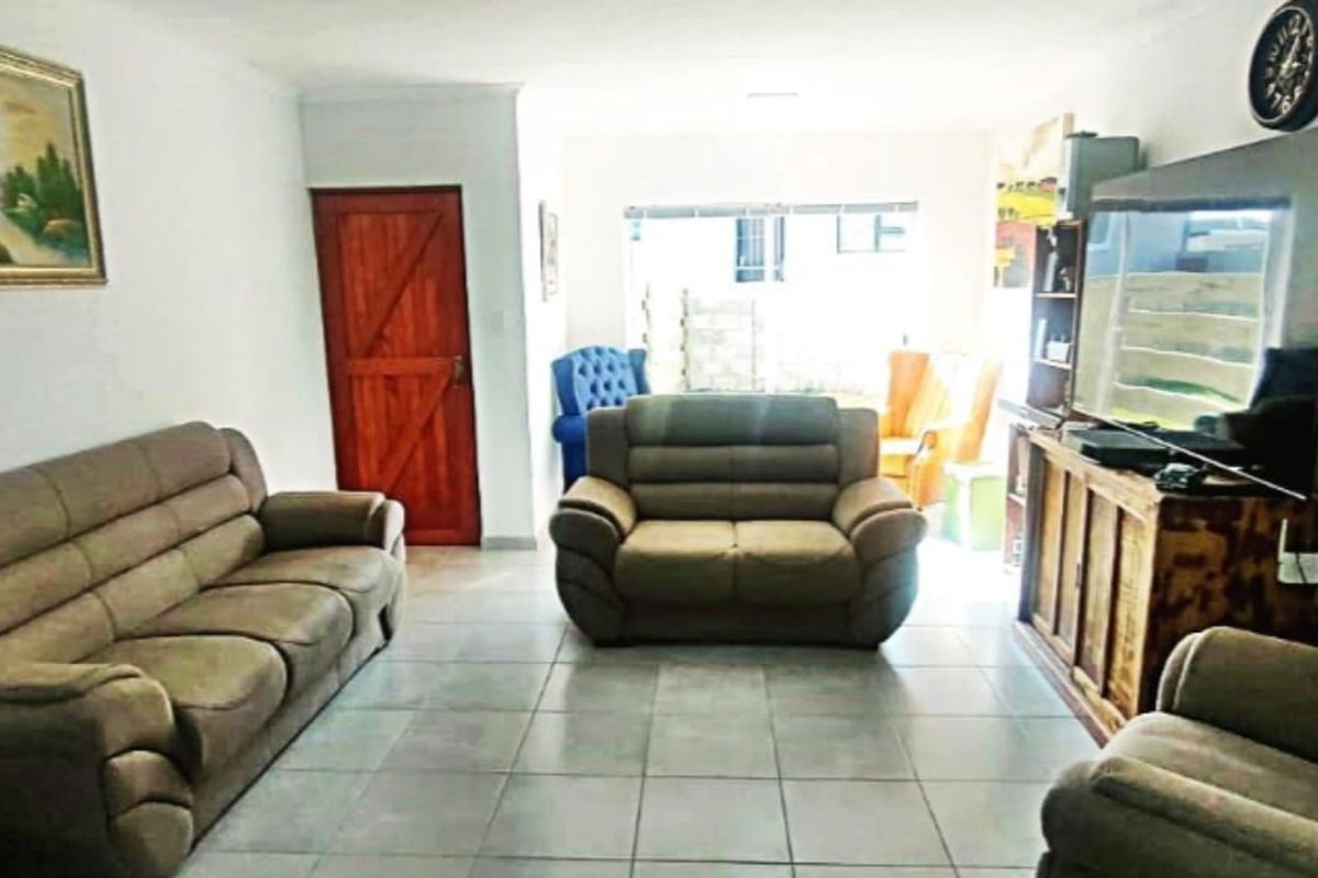 Modern Family Home in Fountains Estate, Jeffreys Bay - Photo 3