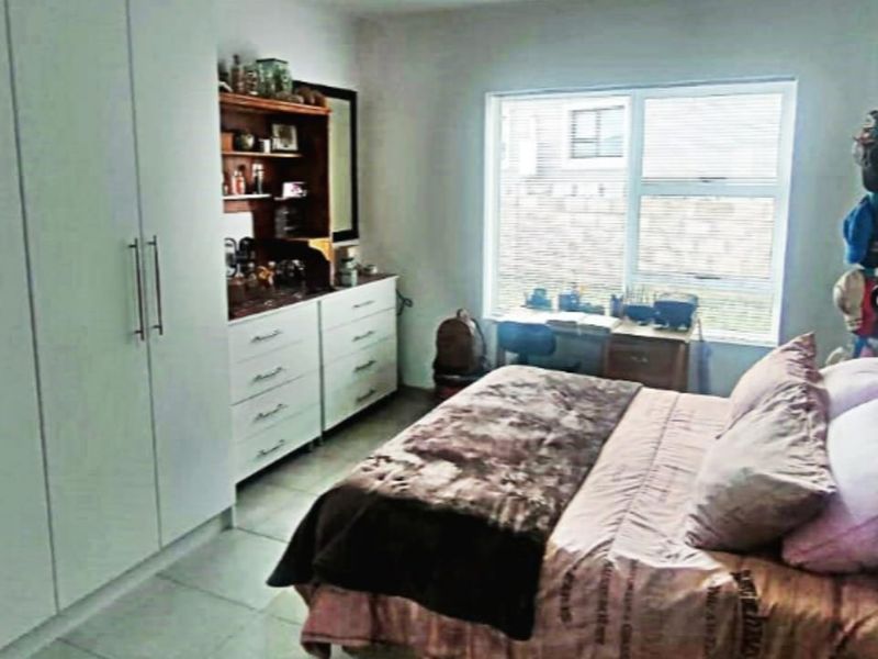 Modern Family Home in Fountains Estate, Jeffreys Bay - Photo 9