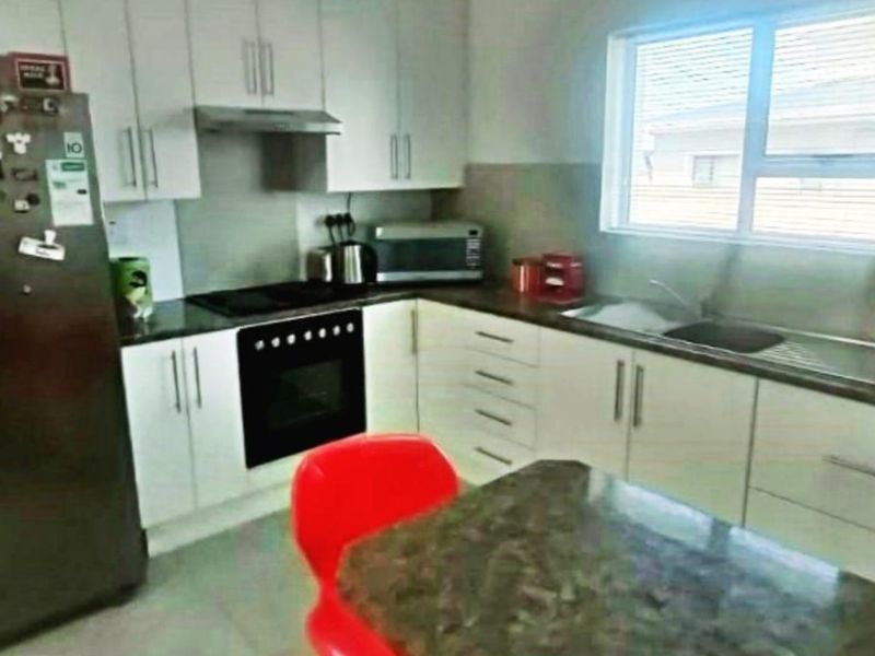 Modern Family Home in Fountains Estate, Jeffreys Bay - Photo 7