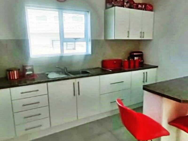 Modern Family Home in Fountains Estate, Jeffreys Bay - Photo 6