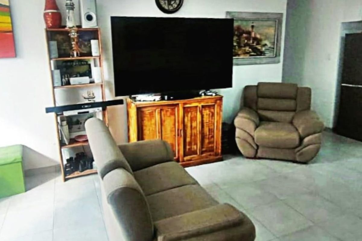 Modern Family Home in Fountains Estate, Jeffreys Bay - Photo 4