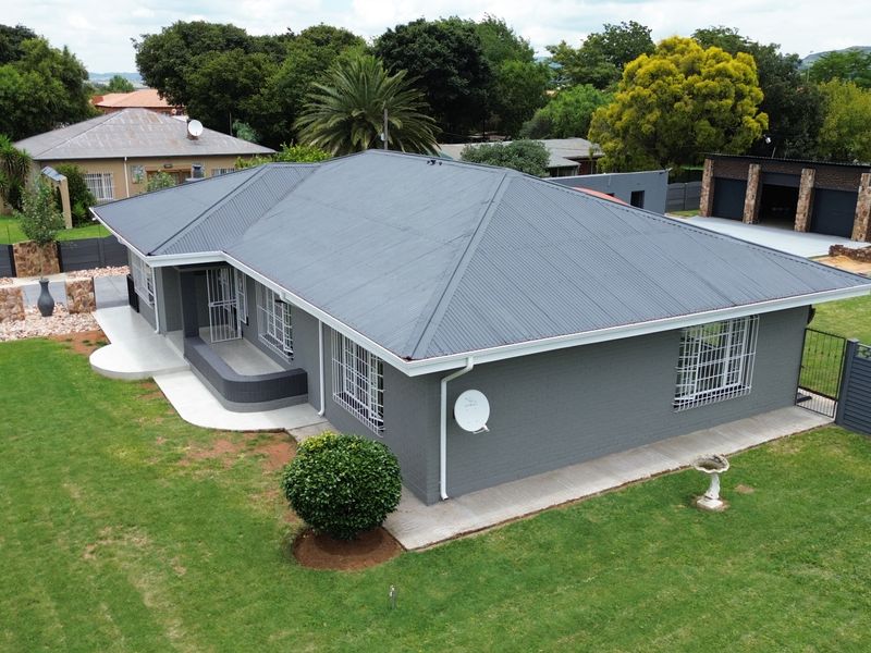 Stylishly Refurbished Family Home in Prime Heidelberg Central - Photo 2