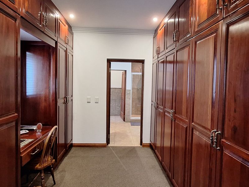 Elegant Golf Estate Living!! - Photo 10