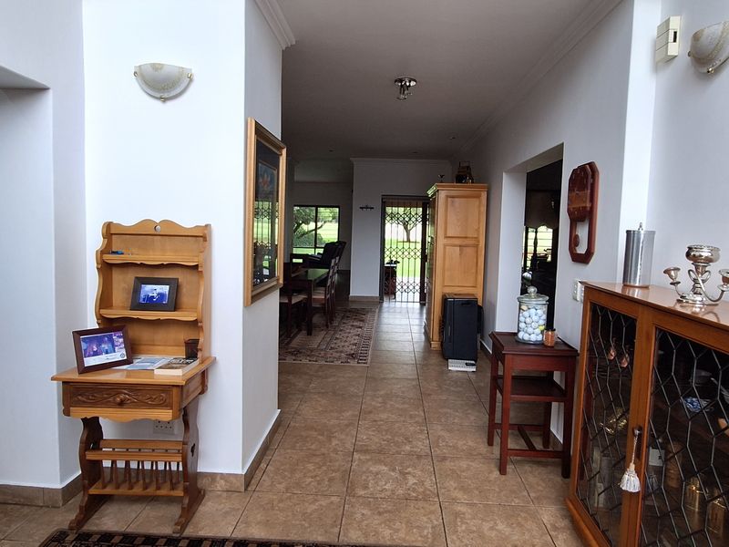 Elegant Golf Estate Living!! - Photo 2