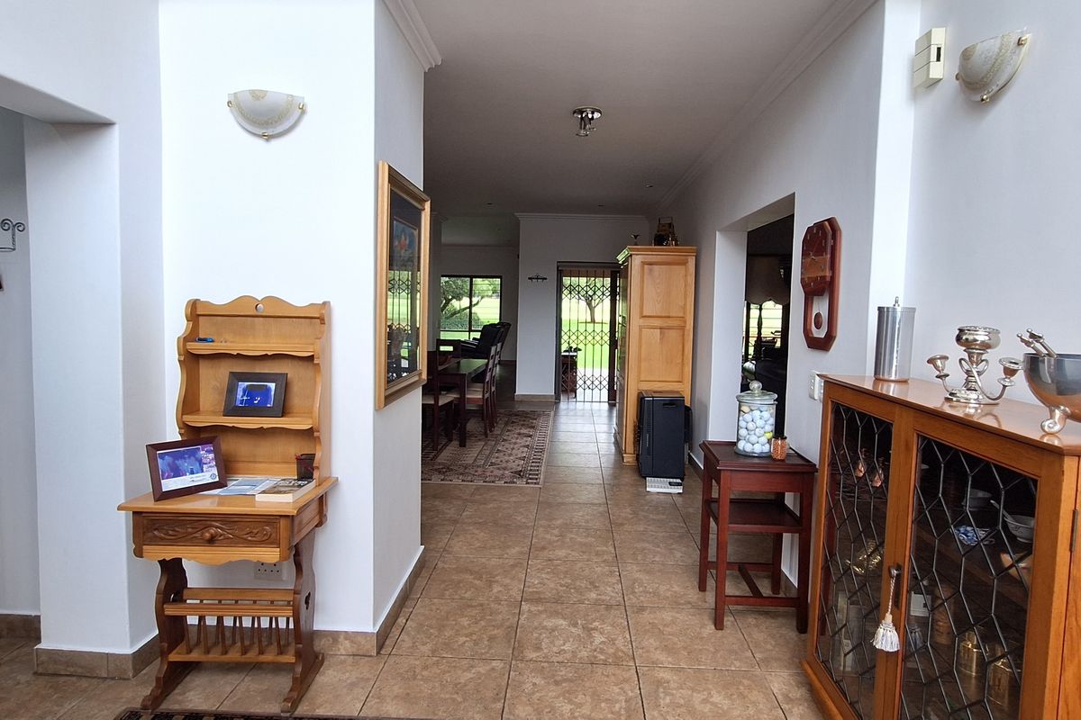 Elegant Golf Estate Living!! - Photo 3