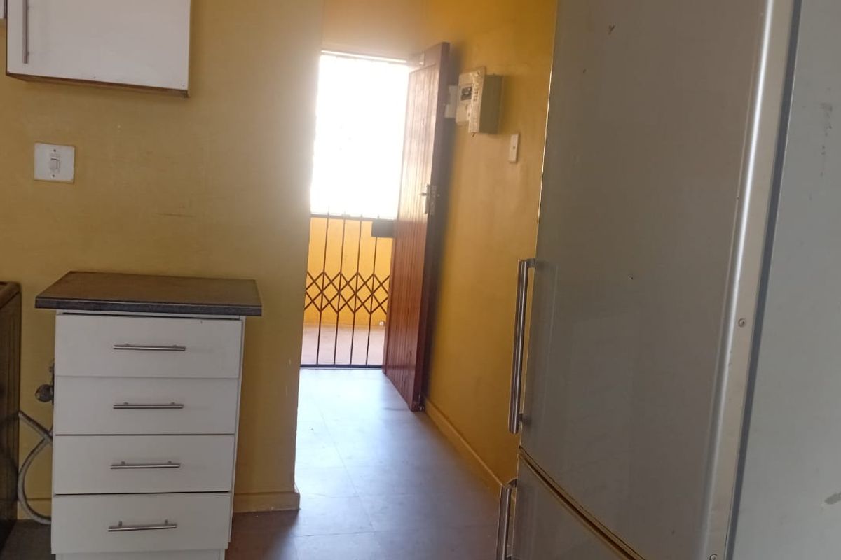 "Modern and Spacious Family Home for Sale in Amalinda Sohco Flats - Photo 5