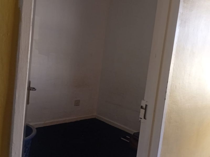 "Modern and Spacious Family Home for Sale in Amalinda Sohco Flats - Photo 10