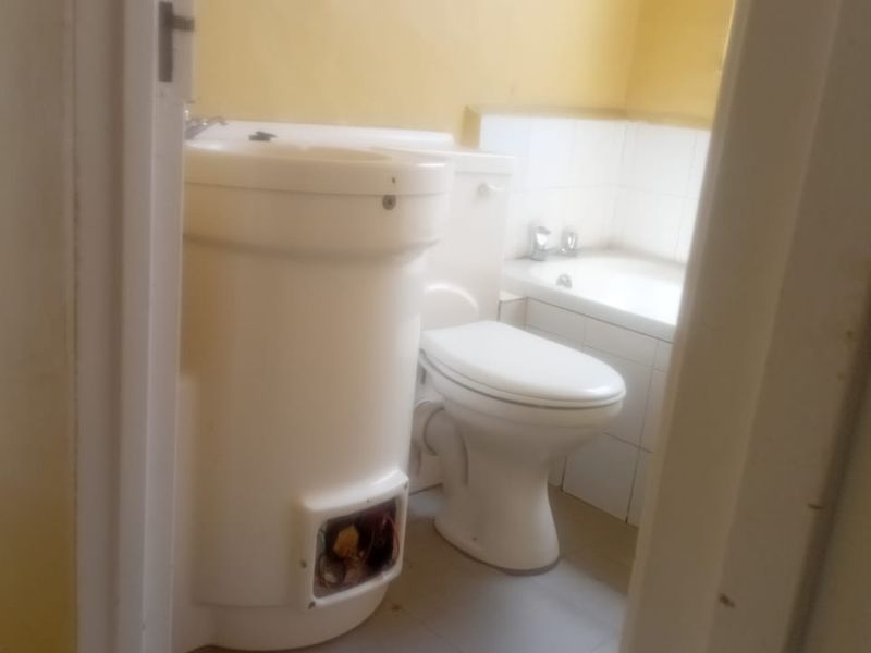 "Modern and Spacious Family Home for Sale in Amalinda Sohco Flats - Photo 9