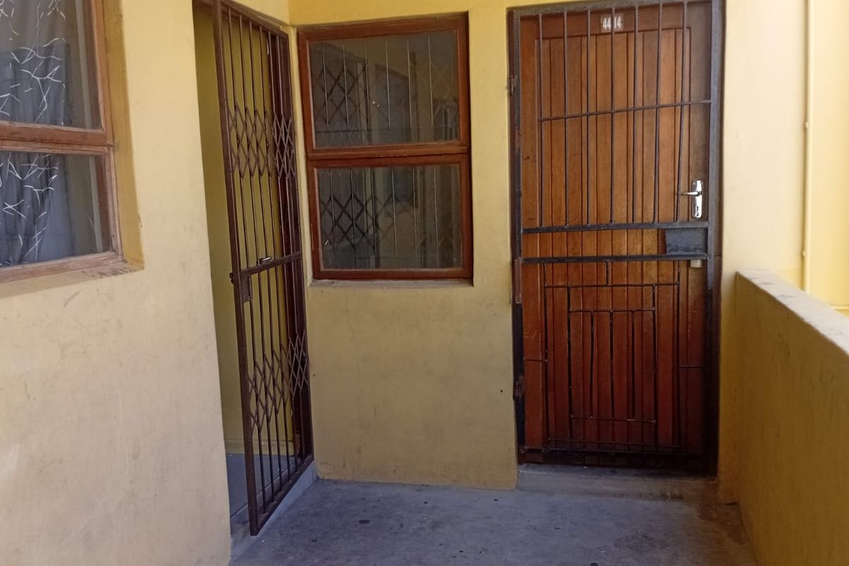 "Modern and Spacious Family Home for Sale in Amalinda Sohco Flats - Photo 3