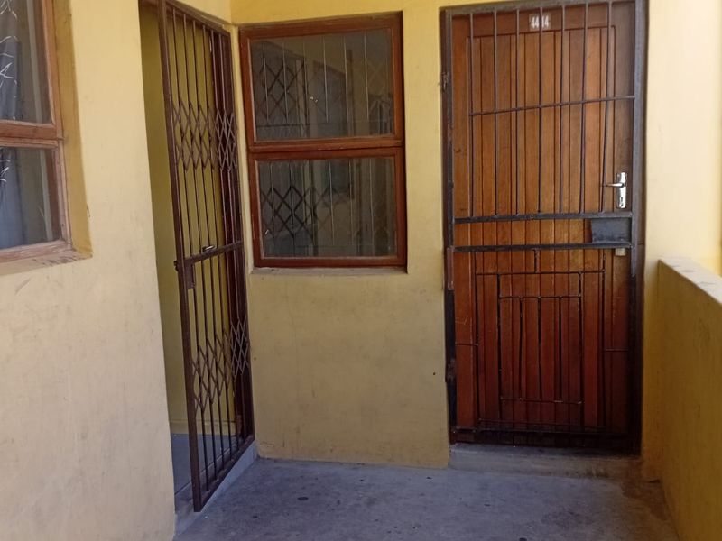 "Modern and Spacious Family Home for Sale in Amalinda Sohco Flats - Photo 3