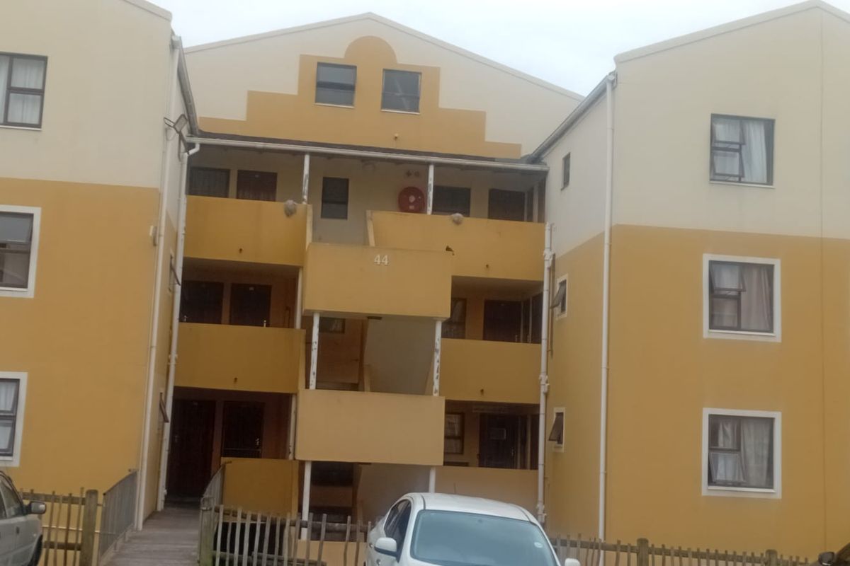"Modern and Spacious Family Home for Sale in Amalinda Sohco Flats - Photo 2