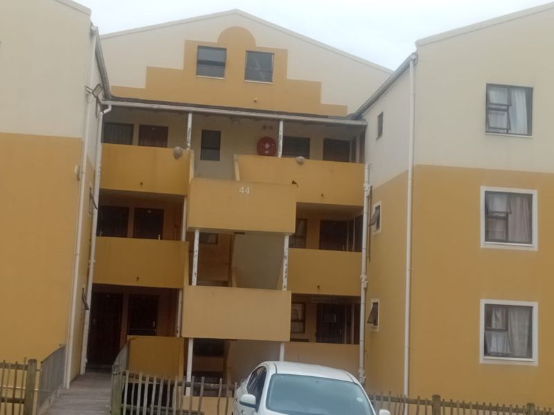 "Modern and Spacious Family Home for Sale in Amalinda Sohco Flats - Photo 2