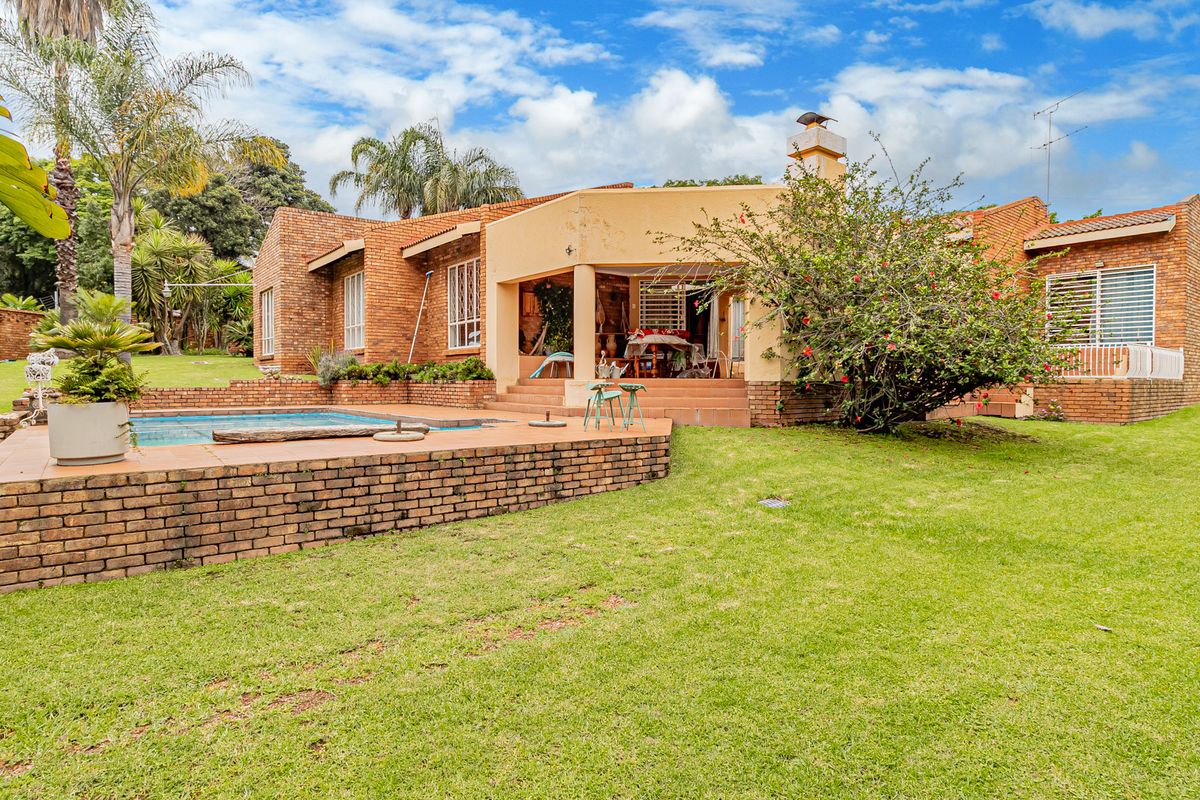 Beautiful Family home looking for new loving family - Photo 4