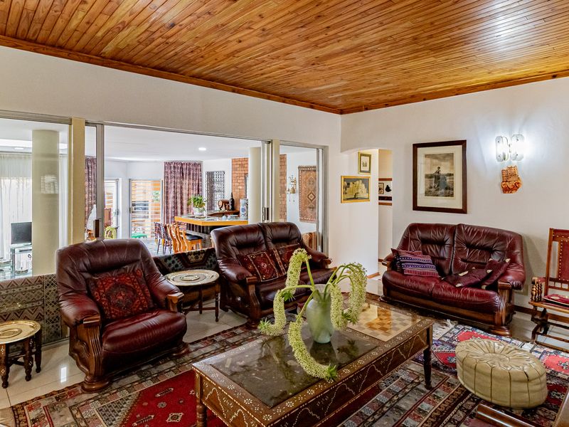 Beautiful Family home looking for new loving family - Photo 9