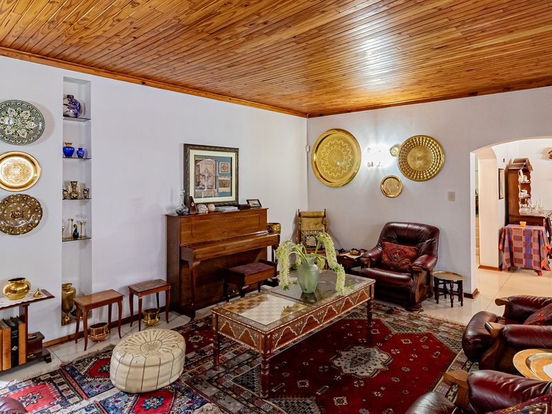 Beautiful Family home looking for new loving family - Photo 10