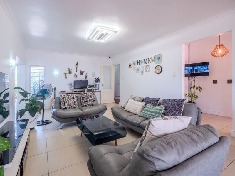 Free Standing Family Home on Level Land in Prime Durban North. - Photo 9