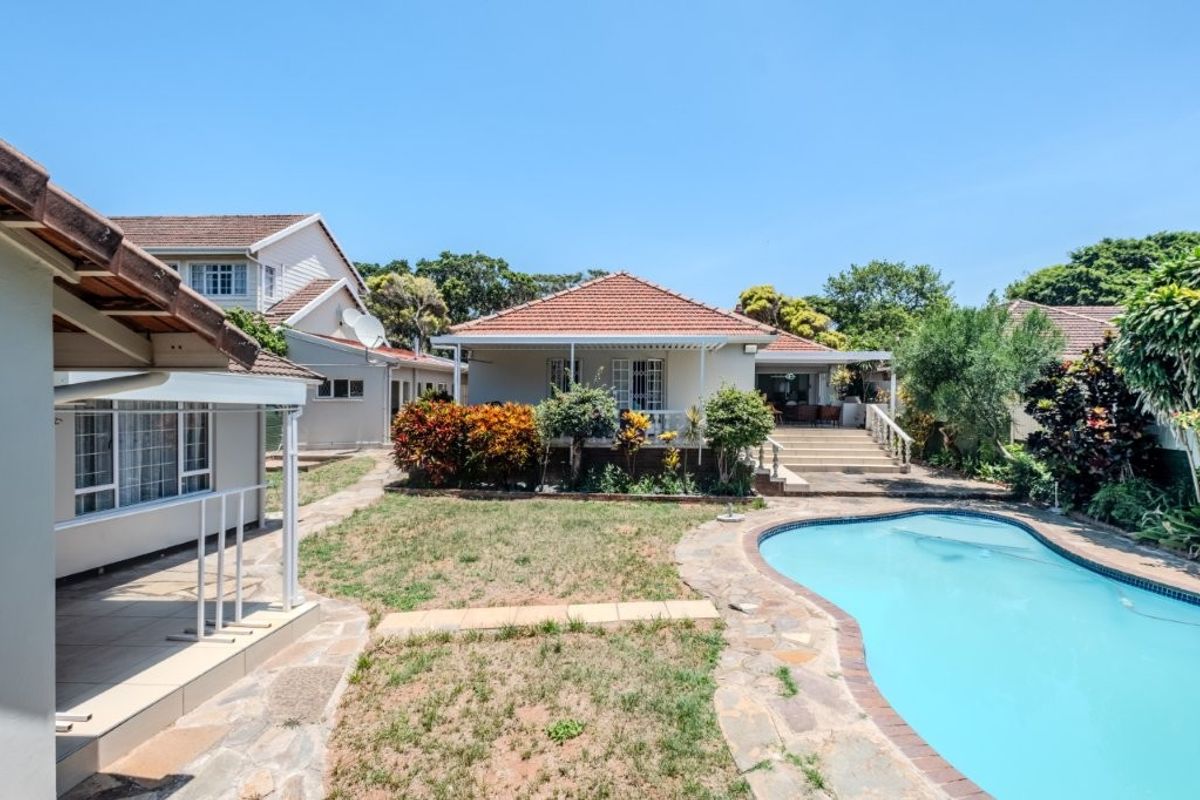 Free Standing Family Home on Level Land in Prime Durban North. - Photo 2
