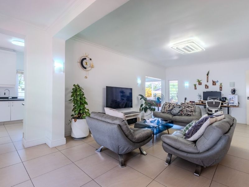 Free Standing Family Home on Level Land in Prime Durban North. - Photo 10