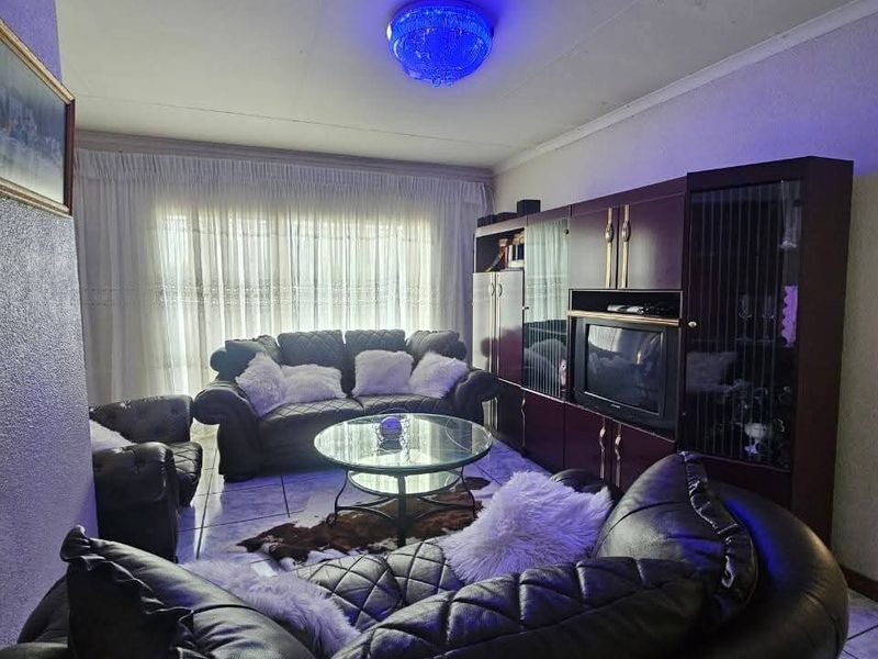 HOME FOR SALE - Photo 4