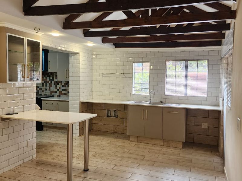 Luxury Townhouse in Wapadrand, Pretoria - Photo 5