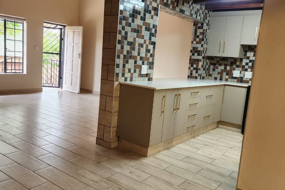 Luxury Townhouse in Wapadrand, Pretoria - Photo 3