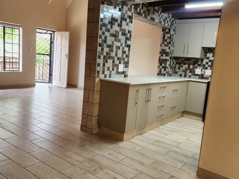 Luxury Townhouse in Wapadrand, Pretoria - Photo 3