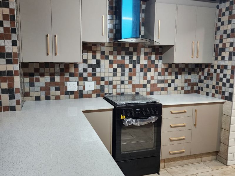 Luxury Townhouse in Wapadrand, Pretoria - Photo 2