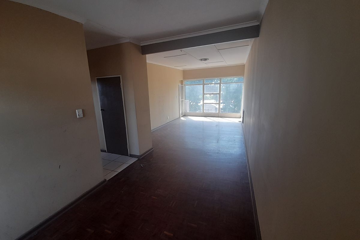 Flat at R4,250 - Photo 2