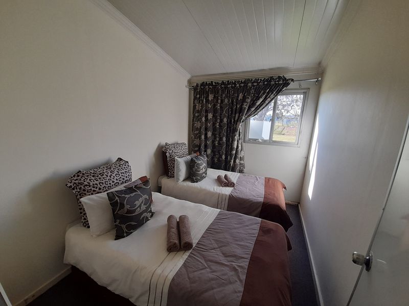 Furnished Cabin @ R8,500 - Photo 8