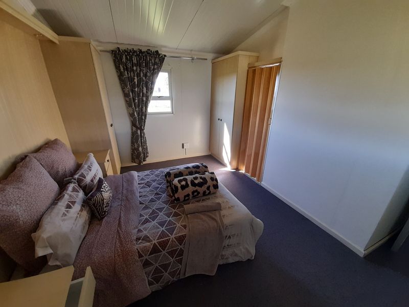 Furnished Cabin @ R8,500 - Photo 6