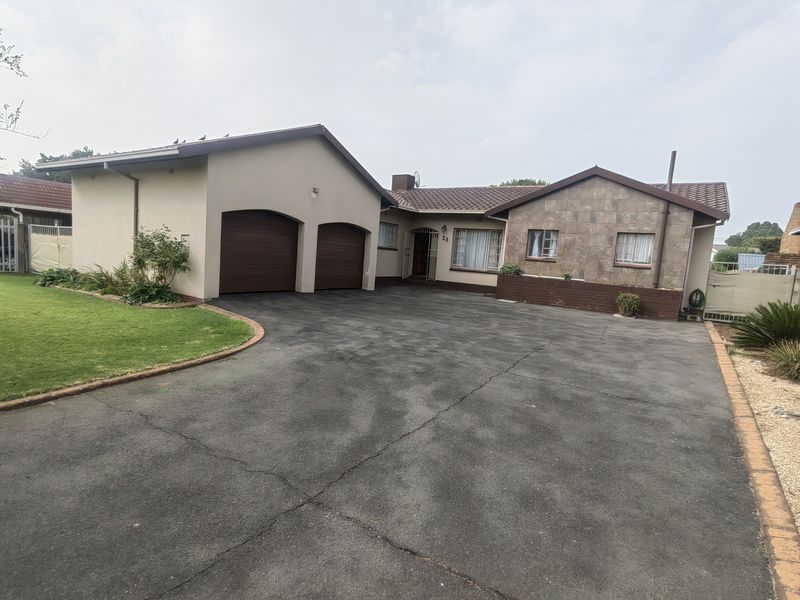 Perfect 3 Bedroom Family Home With A Potential Flatlet - Photo 3