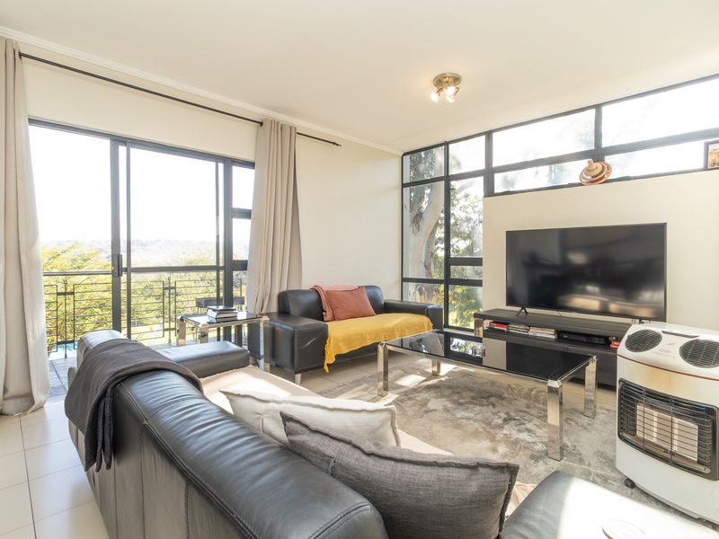 Upmarket 2 bedroom 1st Floor Apartment For Sale - Photo 2