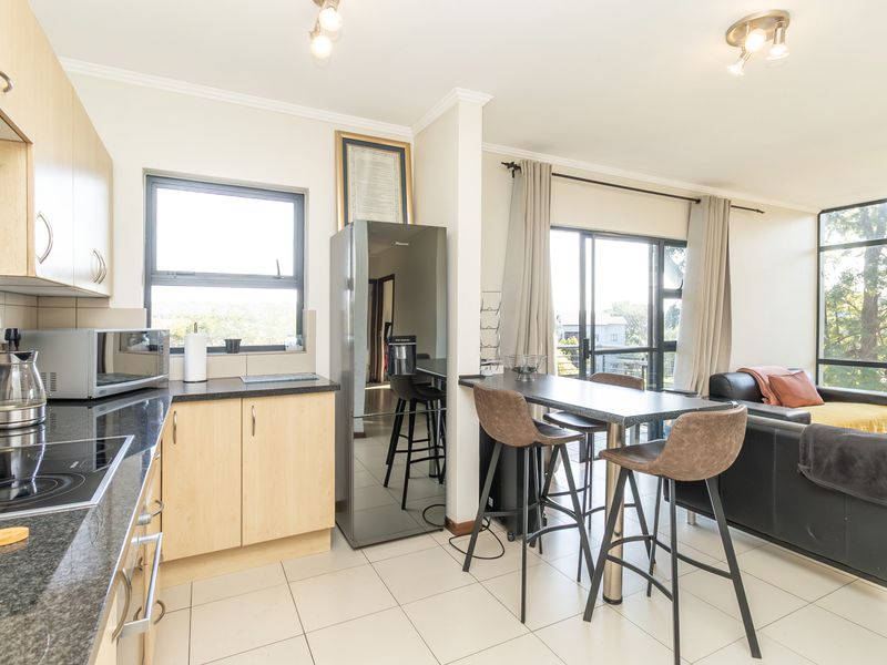 Upmarket 2 bedroom 1st Floor Apartment For Sale - Photo 9