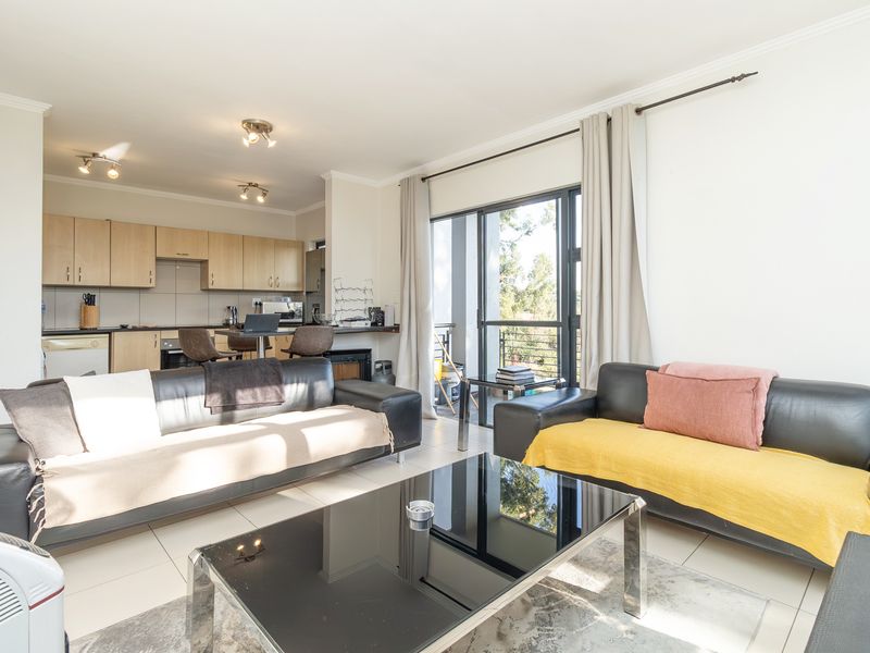 Upmarket 2 bedroom 1st Floor Apartment For Sale - Photo 6