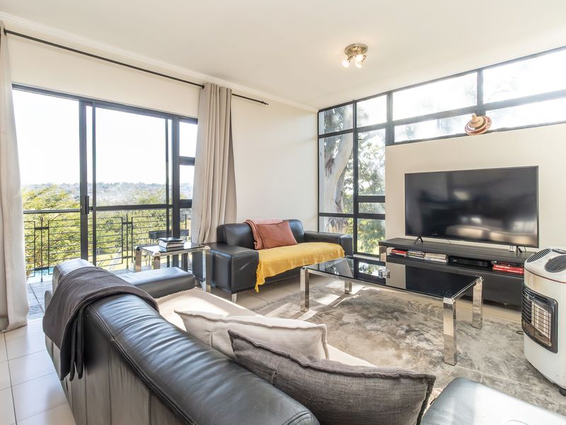 Upmarket 2 bedroom 1st Floor Apartment For Sale - Photo 4