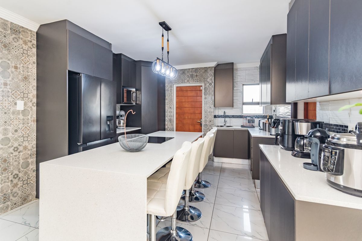 Modern Three-Bedroom Home in Secure Estate - Photo 5