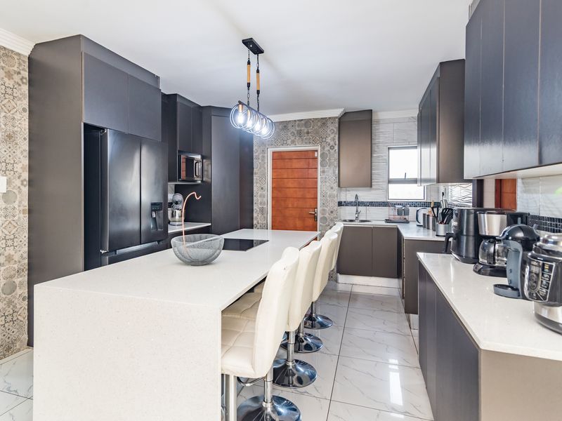 Modern Three-Bedroom Home in Secure Estate - Photo 5