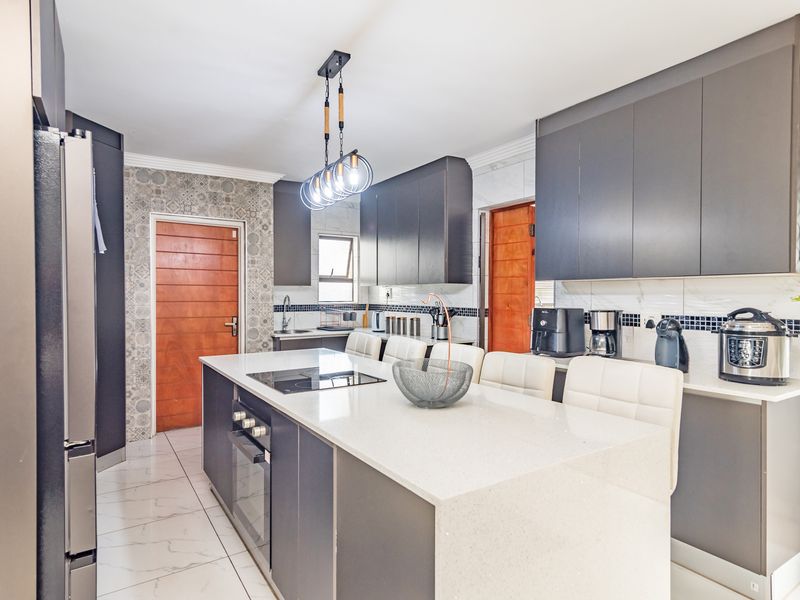 Modern Three-Bedroom Home in Secure Estate - Photo 6